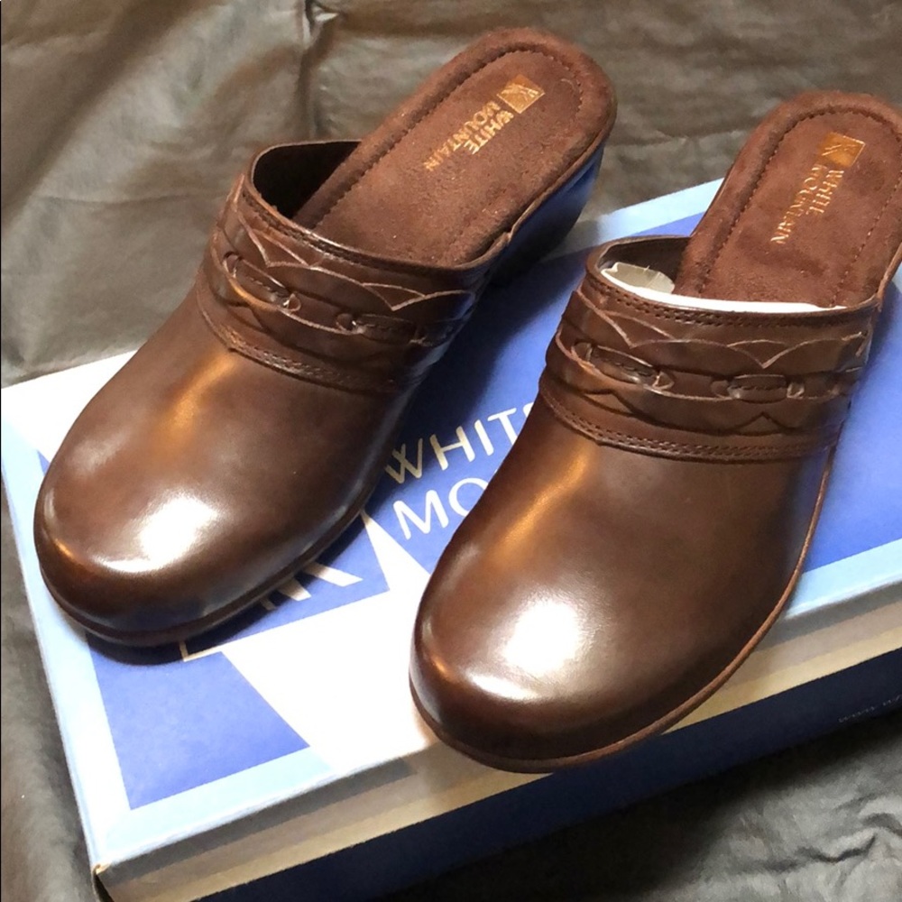 Size 6 brown leather clogs-White Mountain